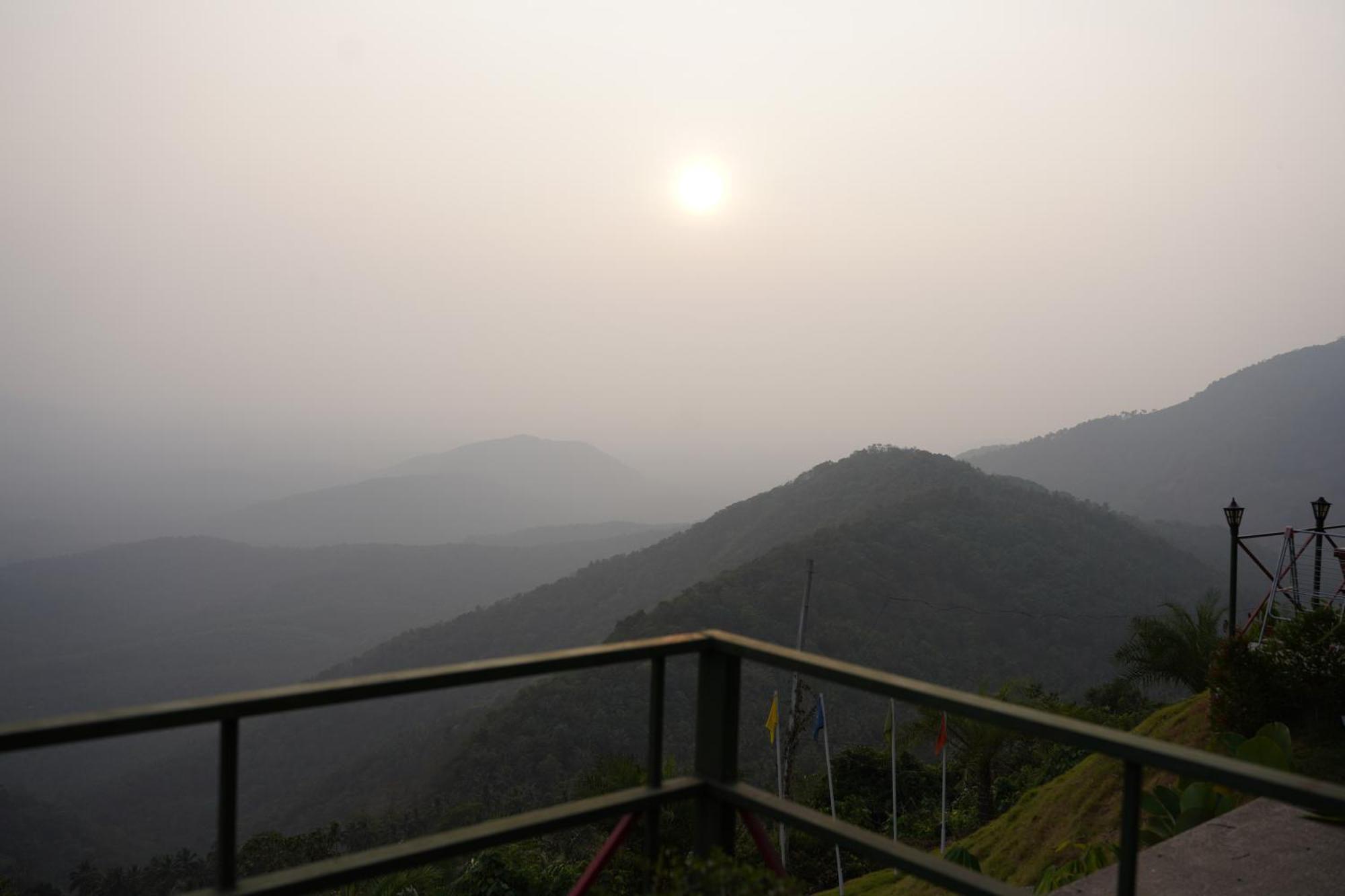 Mount Stratus Resort Vayalada Balussery Extérieur photo