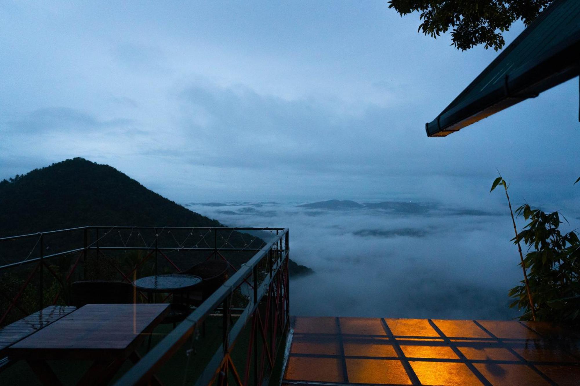 Mount Stratus Resort Vayalada Balussery Extérieur photo